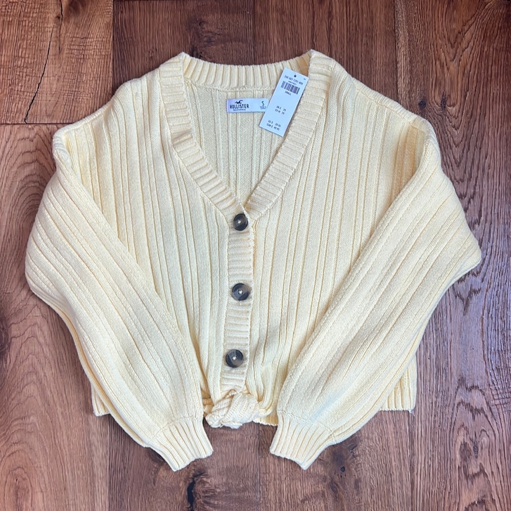 Hollister sweater - Picture 1 of 3